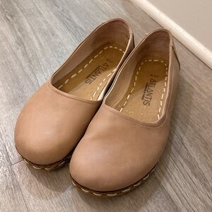 Atlantis handmade barefoot Women's Tan Leather slip-ons